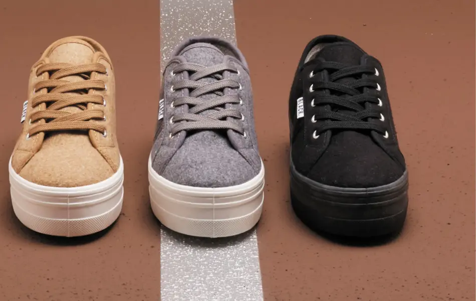 Tre par sko i ulike farger