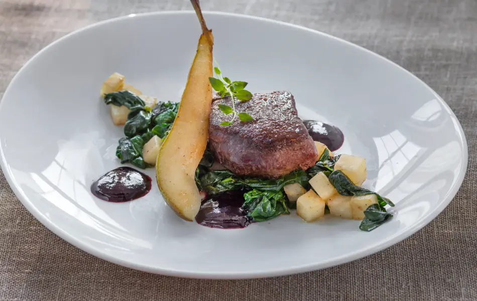 Lekkert dandert reinsdyrbiff med pære