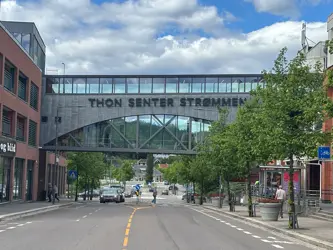 kjøpesenter sett utenfra