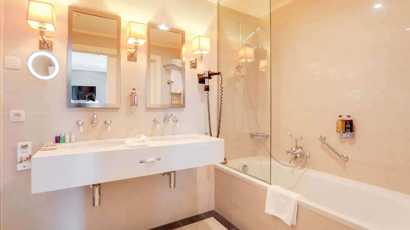 Stanhope_Hotel_Brussels_Royal_Suite_Bathroom