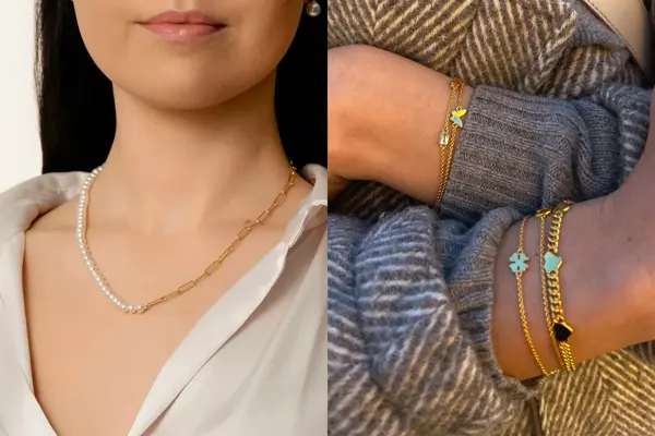 Nærbilde av perlekjede på en damehals, ermer med mange armbånd.