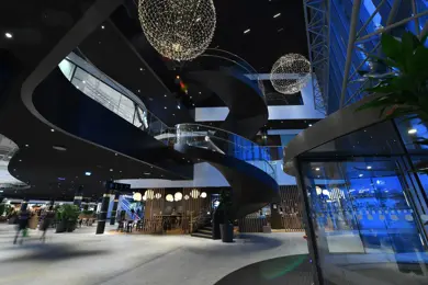 Spiraltrapp og lamper i fellesareal AMFI Moa nybygg