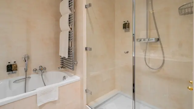 Stanhope_Hotel_Royal_Suite_Bathroom