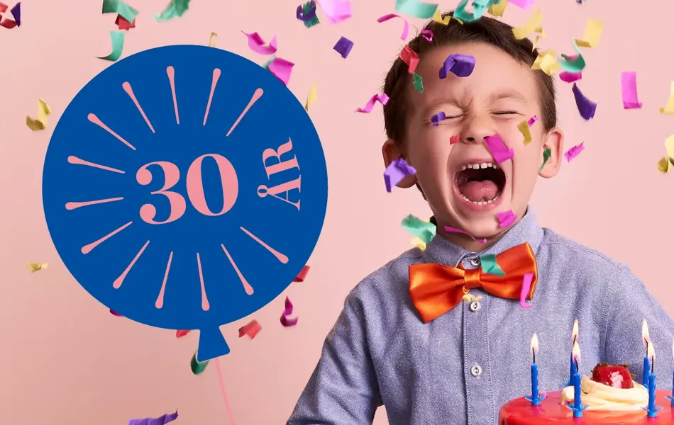 Bursdagsgutt med kake og konfetti