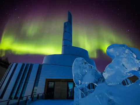 Bilde av Nordlys over Nordlyskatedralen