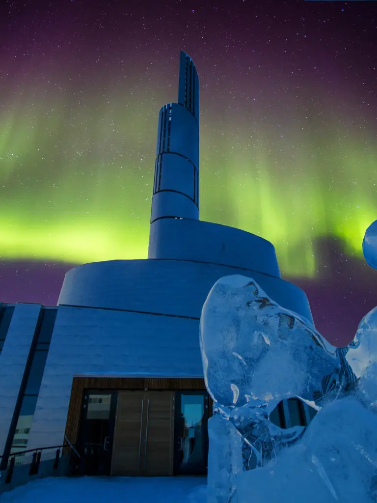 Bilde av Nordlys over Nordlyskatedralen