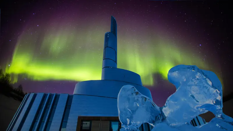 Bilde av Nordlys over Nordlyskatedralen
