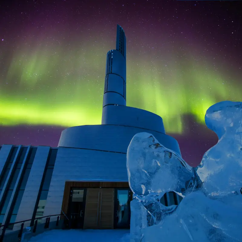 Bilde av Nordlys over Nordlyskatedralen