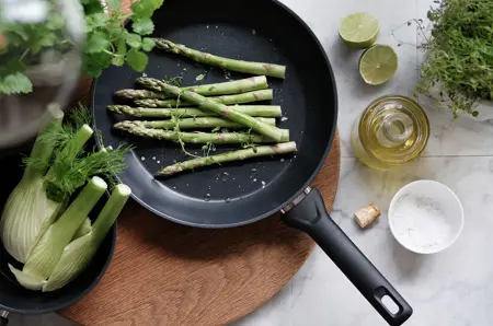 tilbords-kitchen-essentials-stekepanne-uke02-3.2