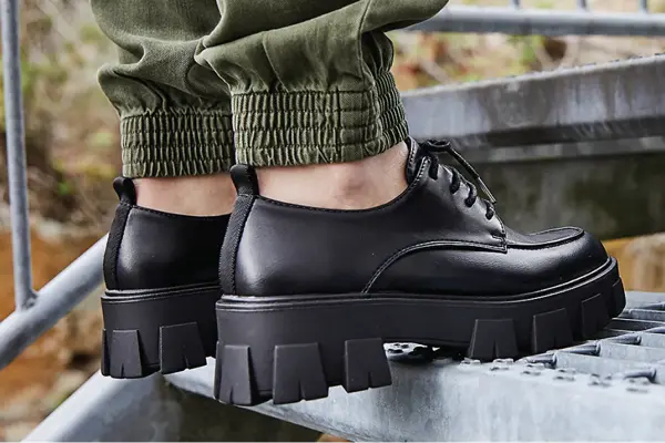 Dame med ankel boots