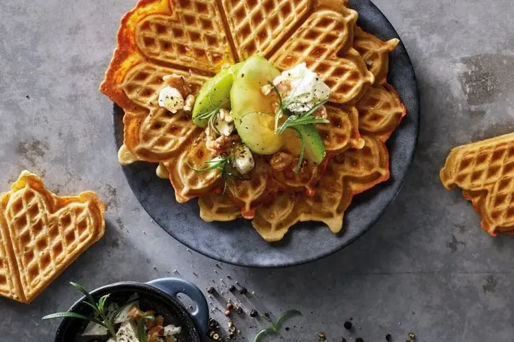 Vafler kan imponere selv på festbordet. Prøv dem med sjokolade, nøtter, gulrot, banan eller appelsin!