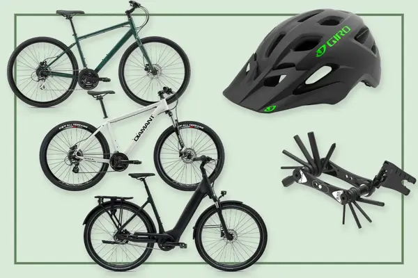 Kollasj av sykler og hjelm