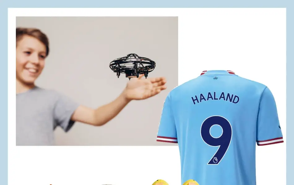 Gutt med drone, fotballtrøye, forballsko, fotball, gitar for barn og keyboard