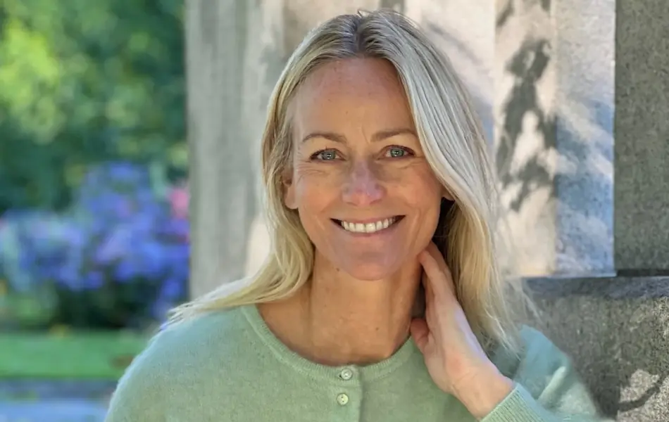 smilende dame i grønn genser