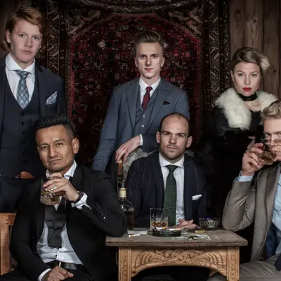 Modeller kledd i dress