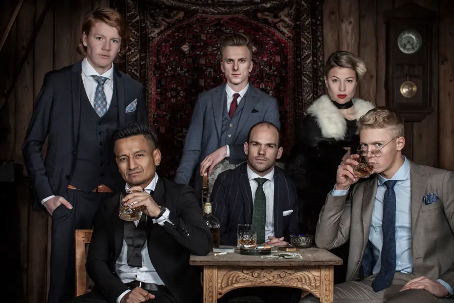 Modeller kledd i dress