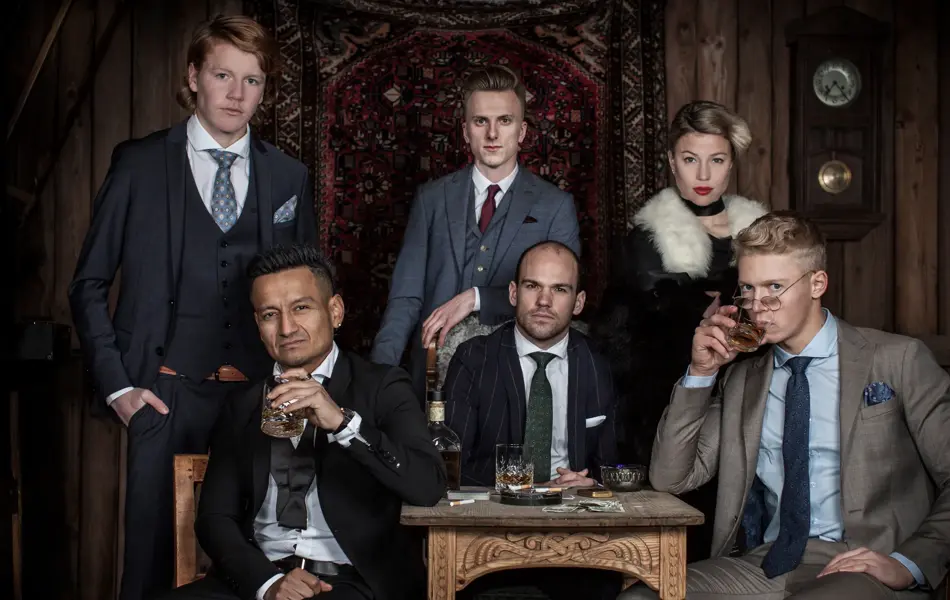 Modeller kledd i dress