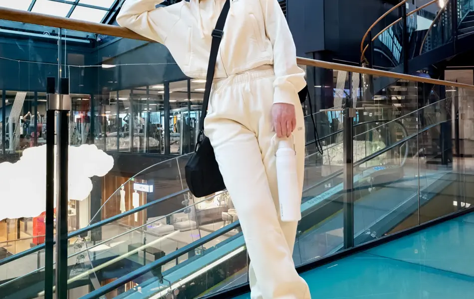 Sats bukse 699 yogaveske 349 Anton flaske 549-1