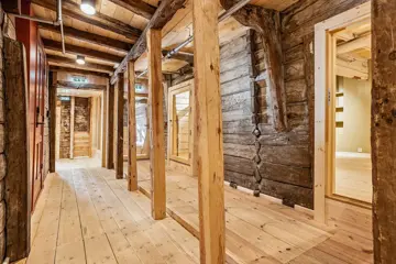 Et kontorlokale i Svensgården på Bryggen i Bergen.