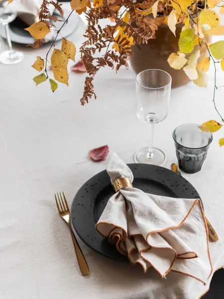 Tildekket bord til høsten