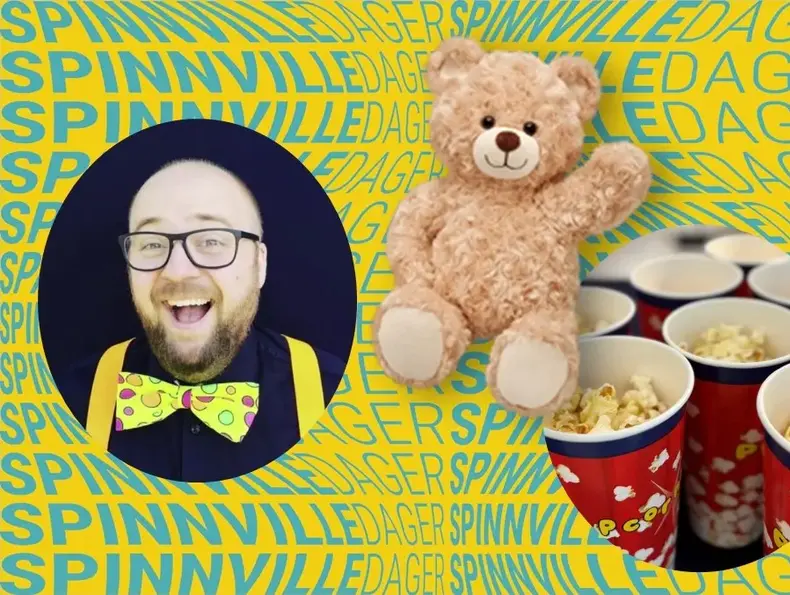 en klovn, en bamse og popcorn