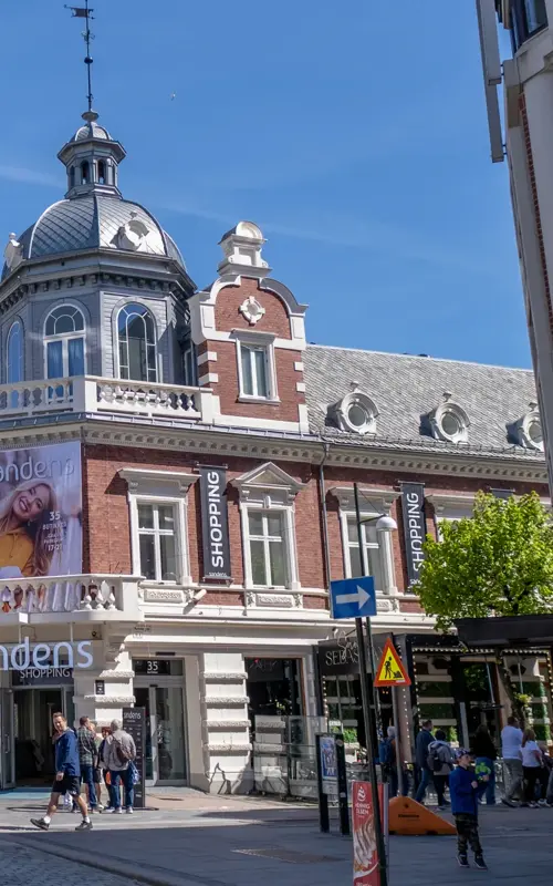 Fasadebilde av kjøpesenteret Sandens i Kristiansand.
