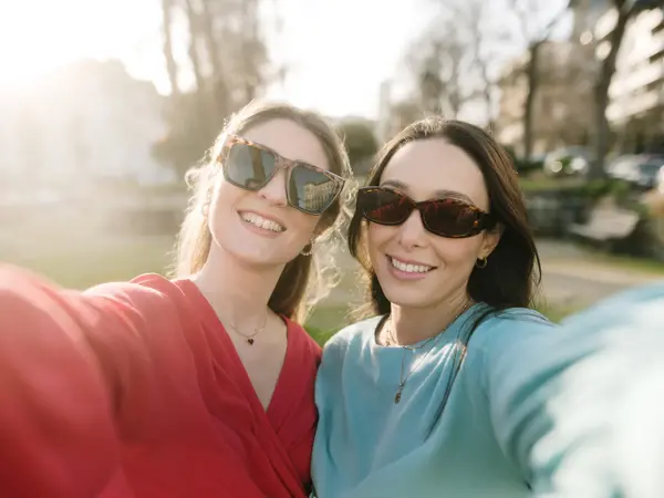 varmoten_er_her_solbriller_kvinner_4.3