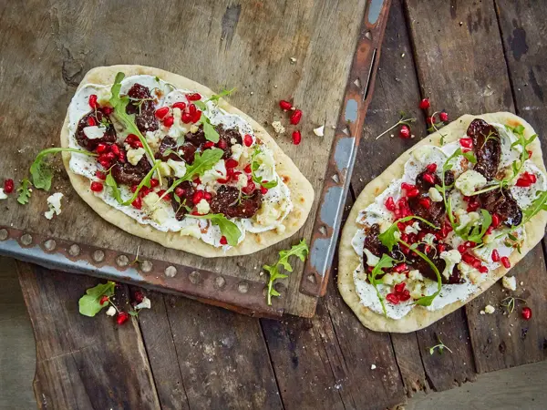 Lammepizza med granateple