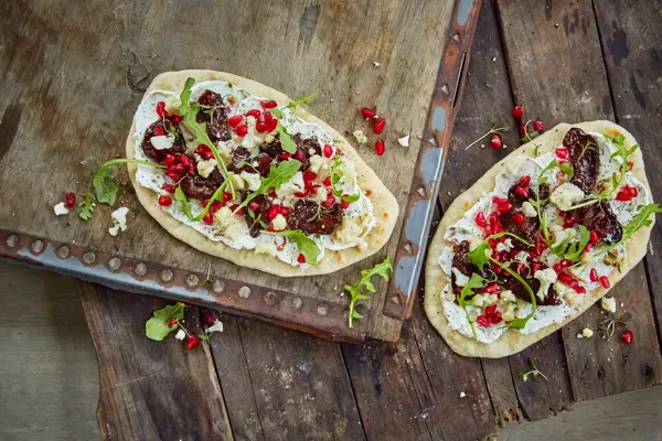 Lammepizza med granateple