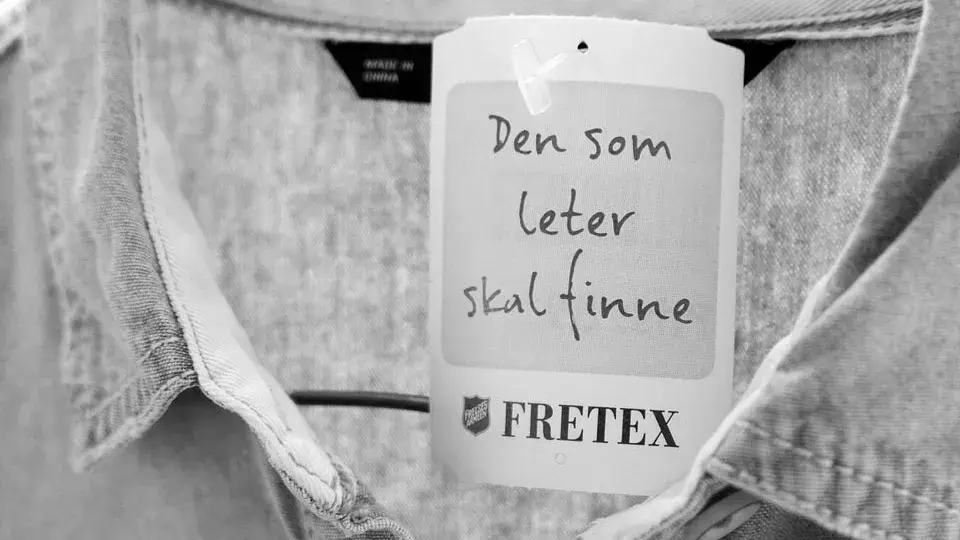 Prislapp på plagg fra Fretex
