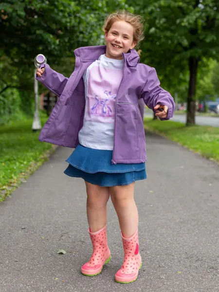 Bilde av barn i klær til skolestart