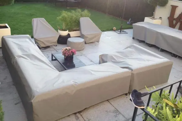 beskyttelsestrekk til utemøbler