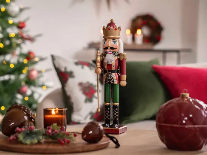 Nøtteknekker på et bord