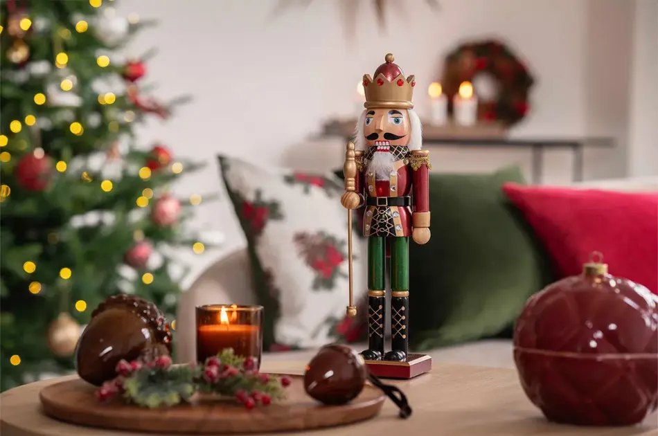 Nøtteknekker på et bord