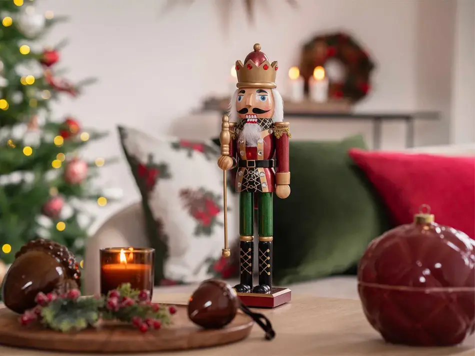 Nøtteknekker på et bord