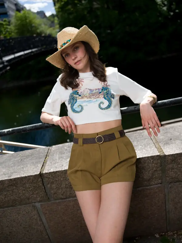 HM t-shirt 299 shorts 299 sko 349 Bik Bok øredobber 159 Helt Coco armbånd 399 Hanskeriet hatt999-71