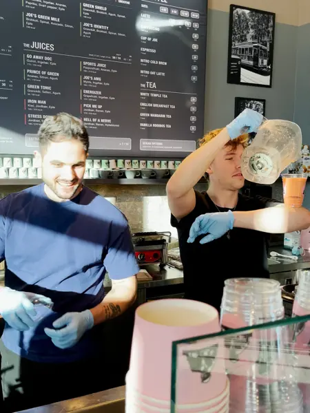 To som tilbereder smoothier