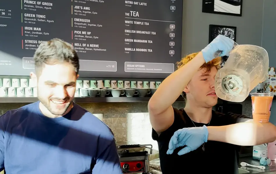 To som tilbereder smoothier