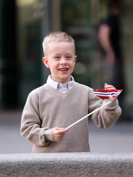 Barnemote 17 mai - inspirerende antrekk til gutt og jente på 17 mai
