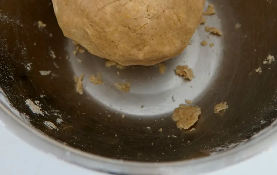 Stålbolle med deig i en ball