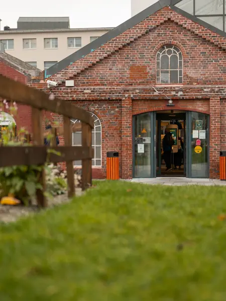 inngangsparti på amfi vågen