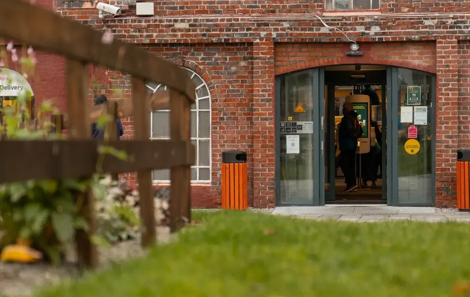 inngangsparti på amfi vågen