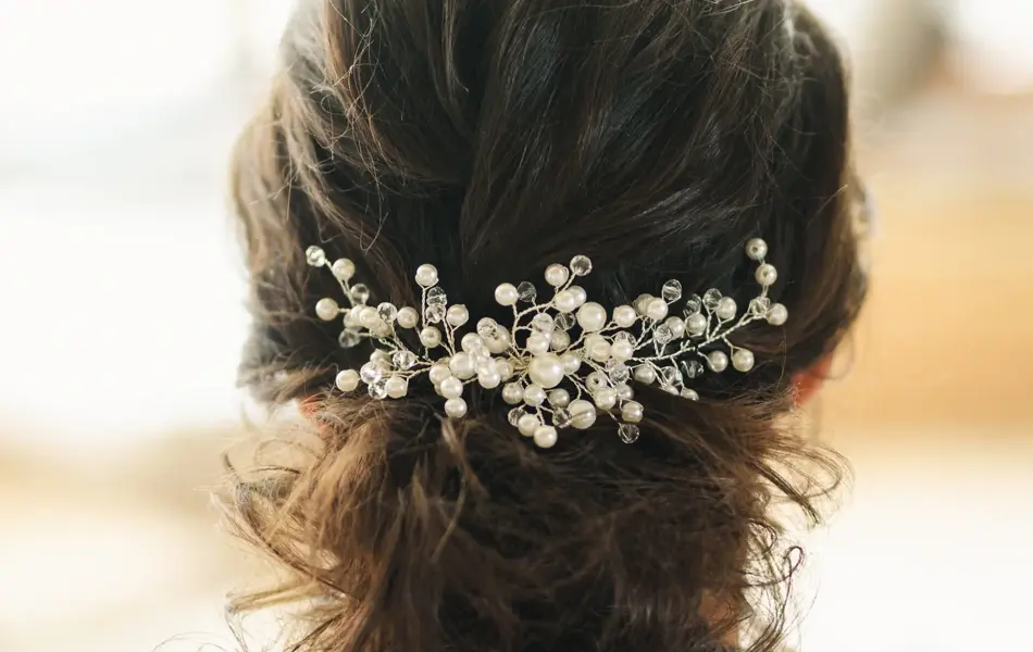 Wedding hair accessory. Bride's preparations.