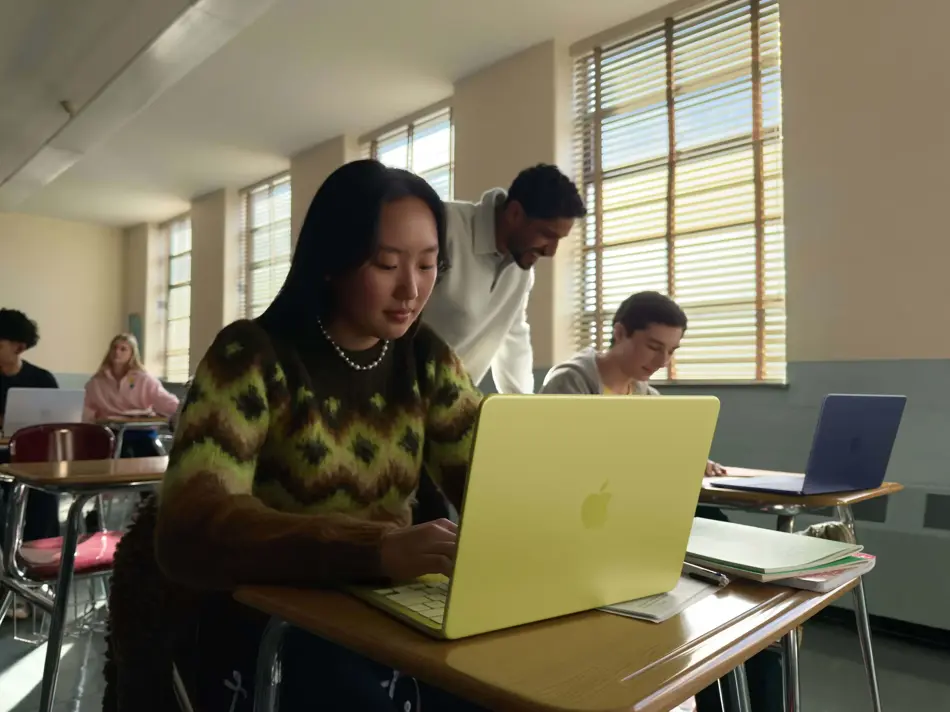 MacBook Neo - Lifestyle