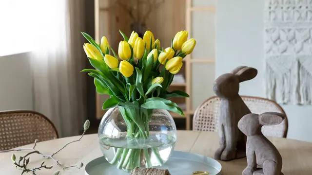 Mester Grønn Tulipaner og hare.jpg