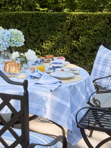 Tildekket bord utendørs