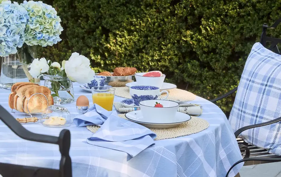 Tildekket bord utendørs