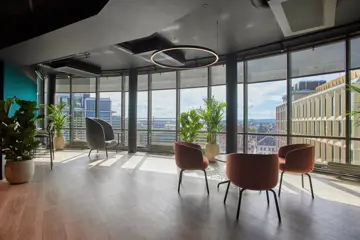 Thon Flex interiør, mot fellesareal som viser fantastisk utsikt