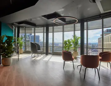 Thon Flex interiør, mot fellesareal som viser fantastisk utsikt