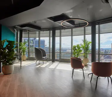 Thon Flex interiør, mot fellesareal som viser fantastisk utsikt